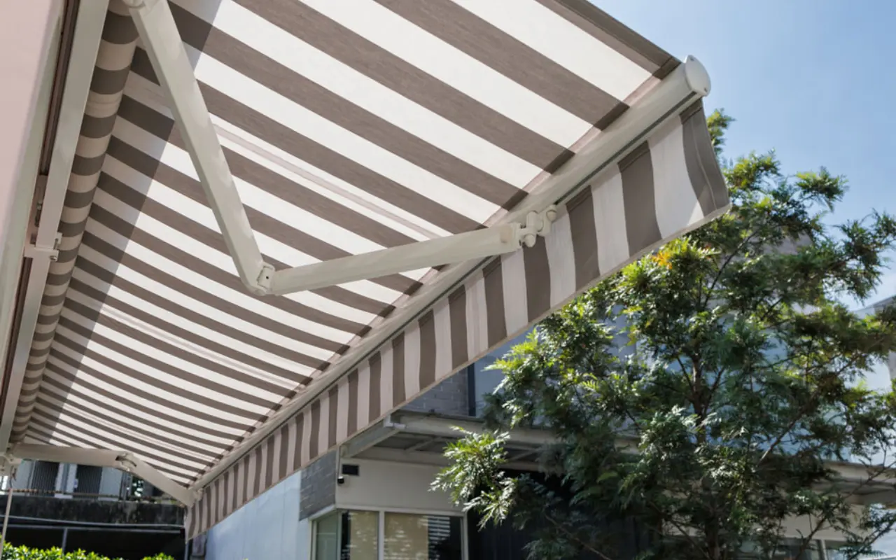 structural aluminium retractable awning for heat and UV protection