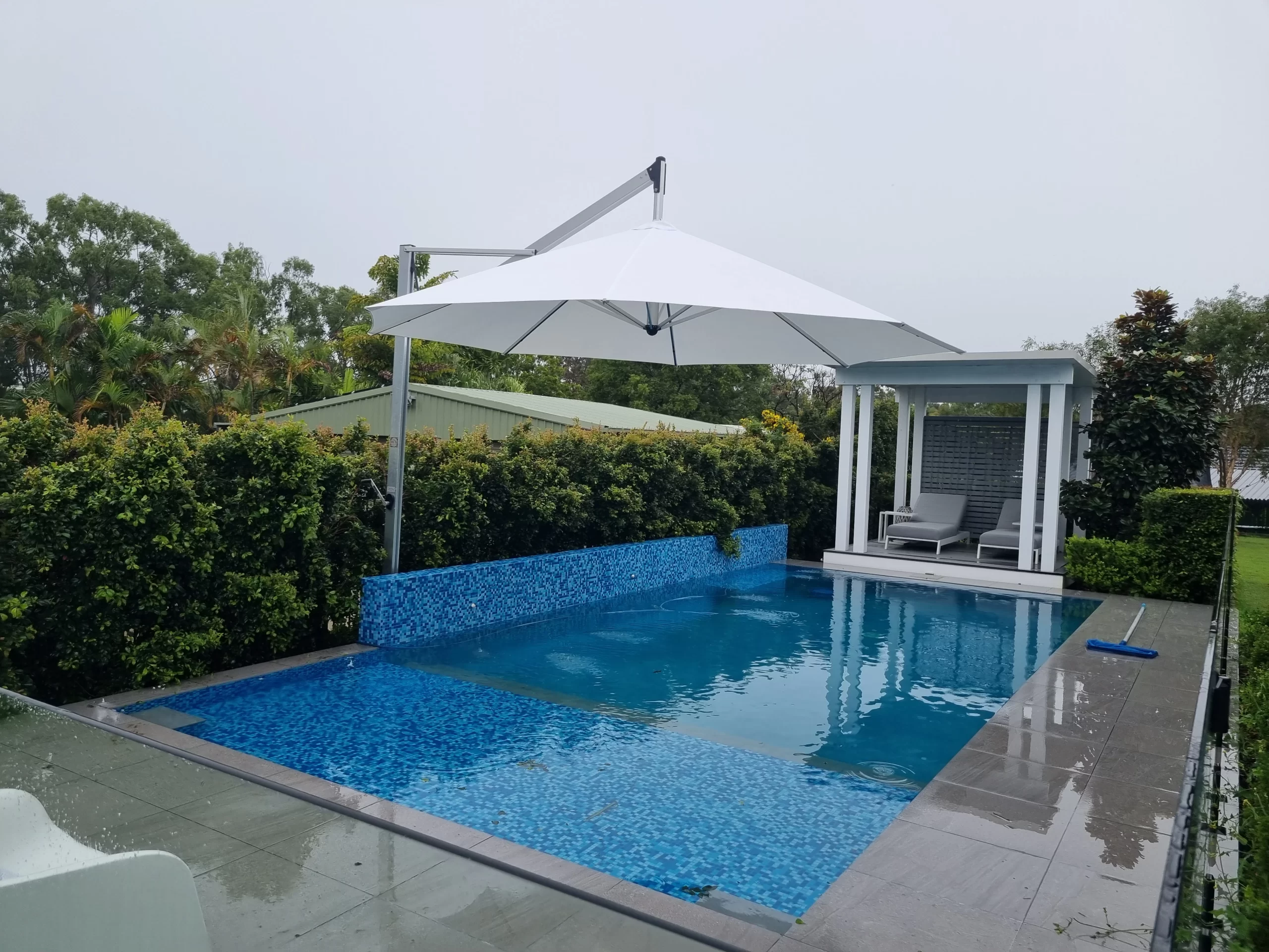 choosing the best Umbrella By The Pool