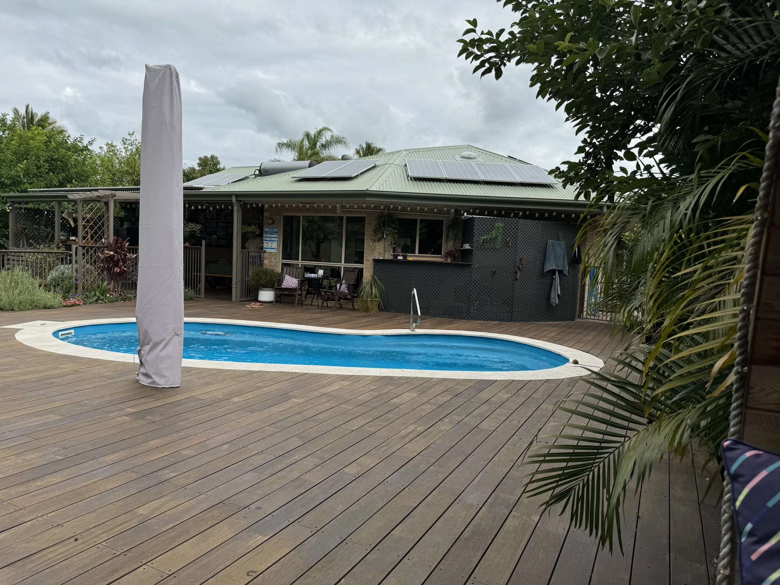 Best Umbrella By The Pool